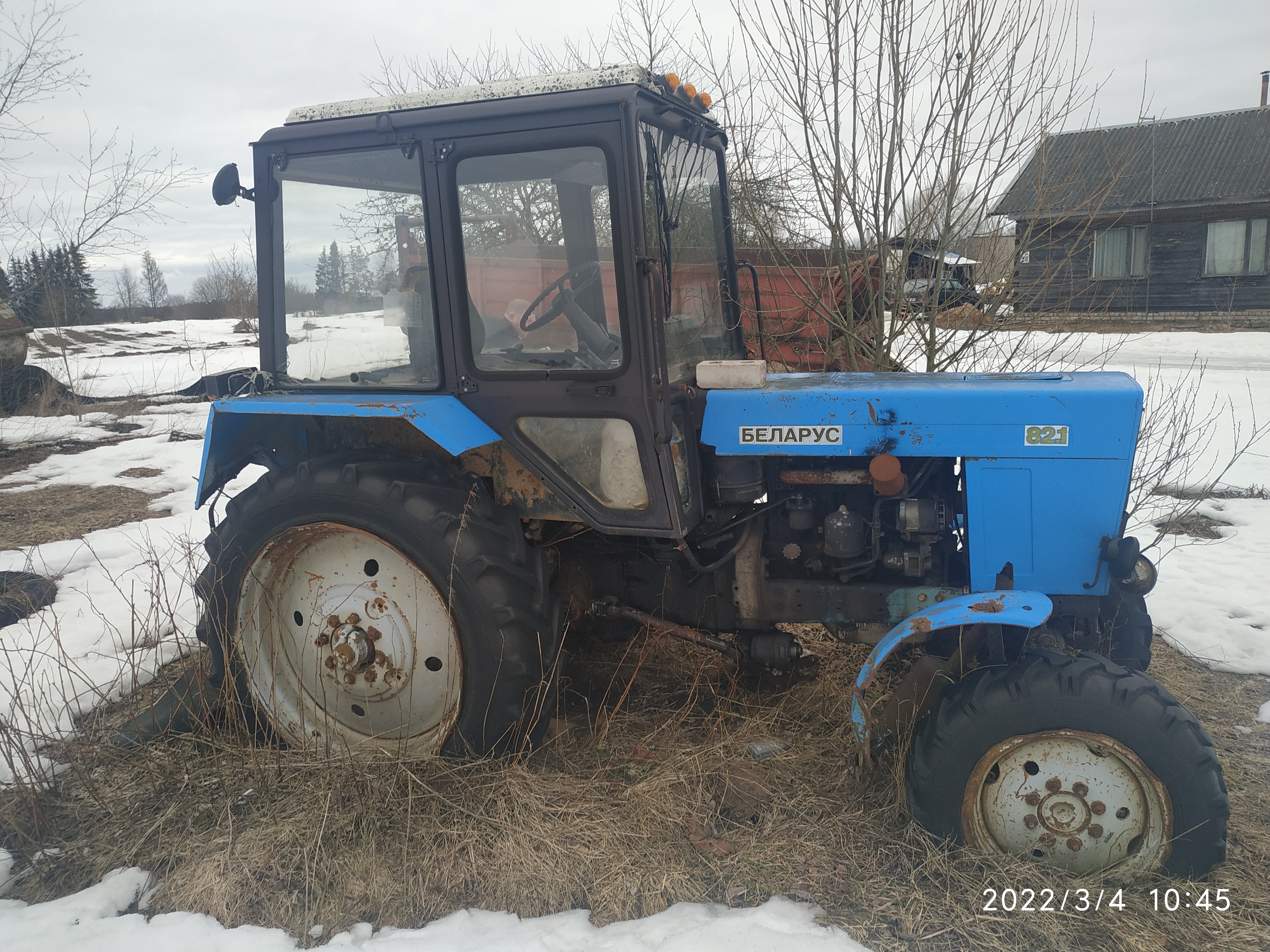 МТЗ 82 2023 года. Давление в двигателе МТЗ 82. Марки тракторов. Заводская установка огнетушителя МТЗ 82 трактор.