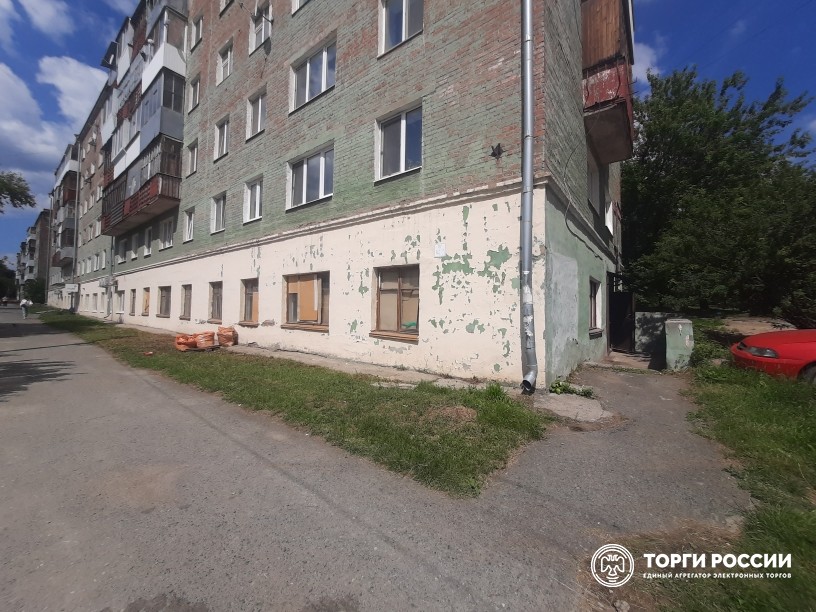 входная группа в многоквартирном доме. коммерческие первые этажи жилых зданий. коммерческие помещения в мкд. современное крыльцо. коммерческие помещения в мкд.