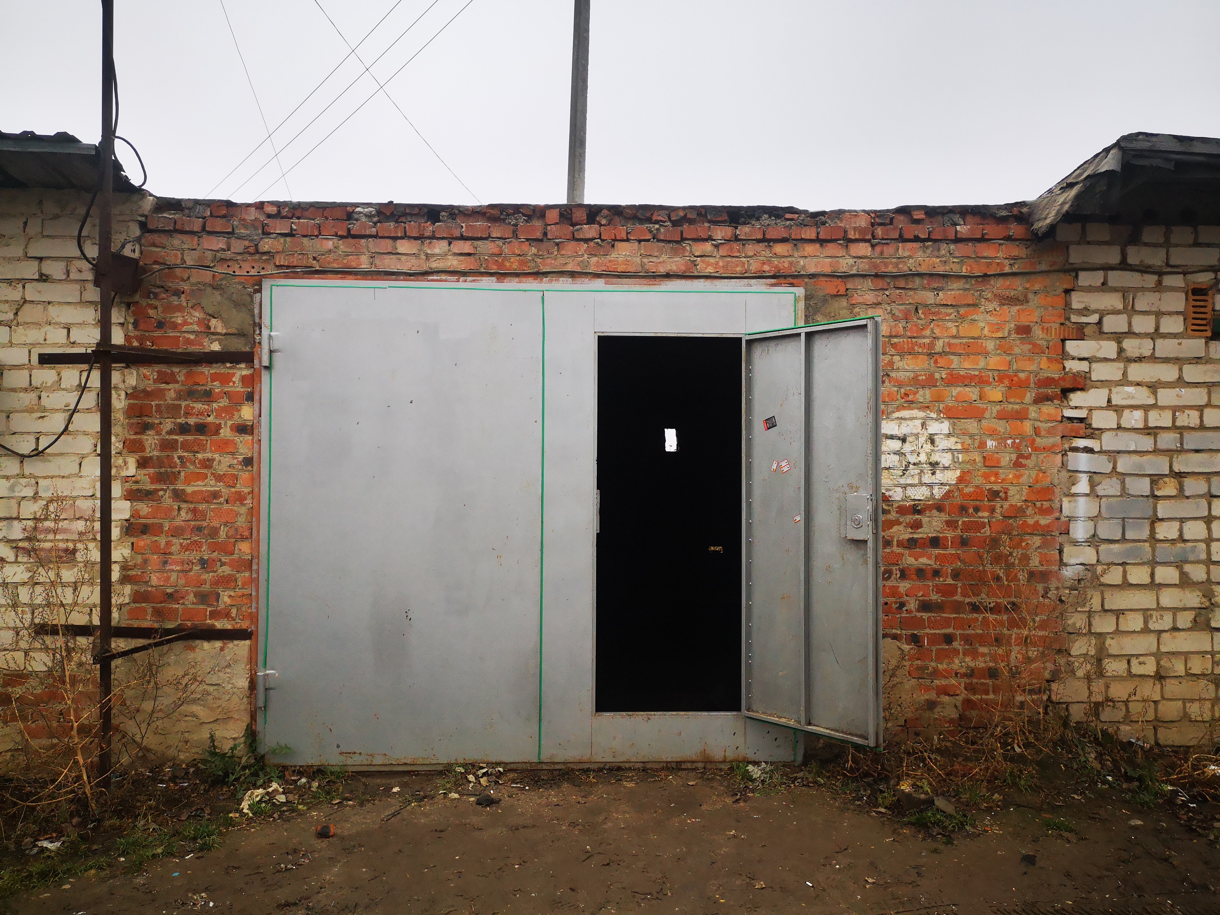 Нежилое здание: гараж, площадью 62,9 кв. Гараж склад. Гараж база. Помещение гаражного бокса. Новокузнецк, ул.