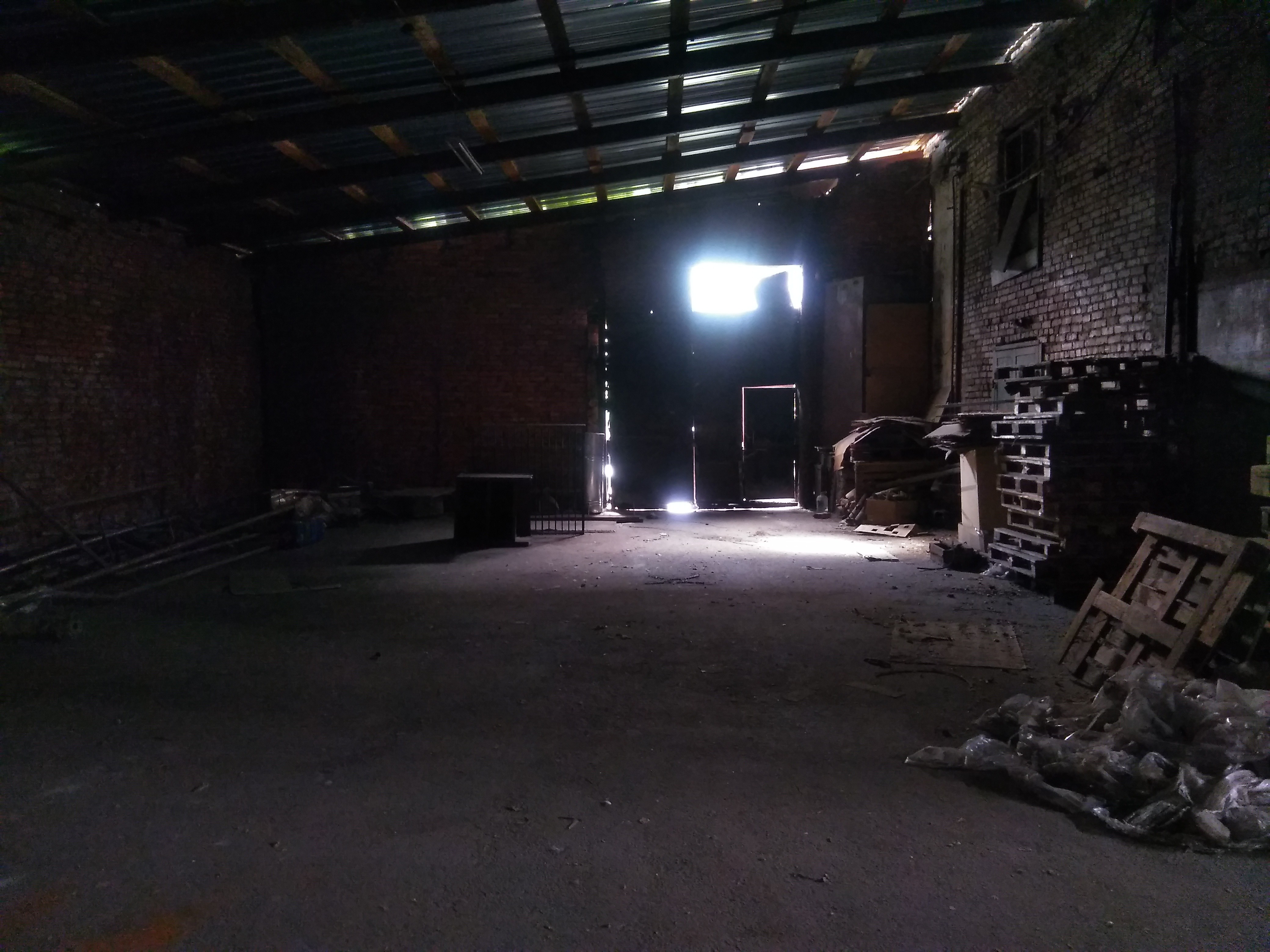 Промышленные здания из кирпича. Нежилое здание и сооружение. Нежилое здание и сооружение. Нежилое здание. Обследование и проектирование зданий.