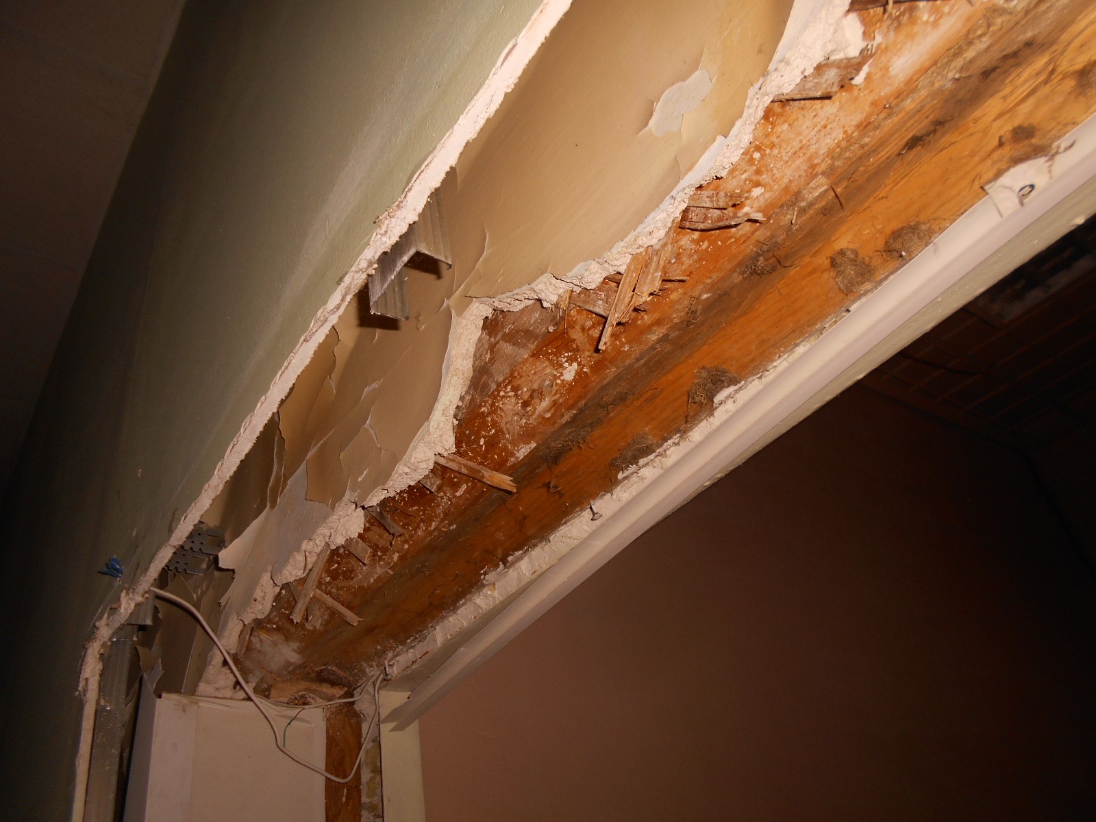 материалы после демонтажа. м35 демонтированного оборудования. снес несущую стену. демонтаж стен и перегородок. демонтаж квартиры до и после.