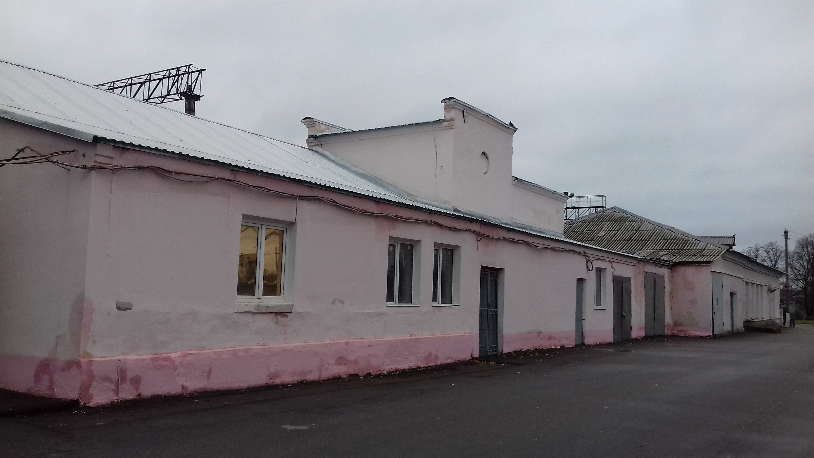 Продаю здание могу ли. Коммерческая недвижимость реклама. Продаю здание могу ли. Мурманская полноевангельская церковь. Коммерческое помещение снаружи.